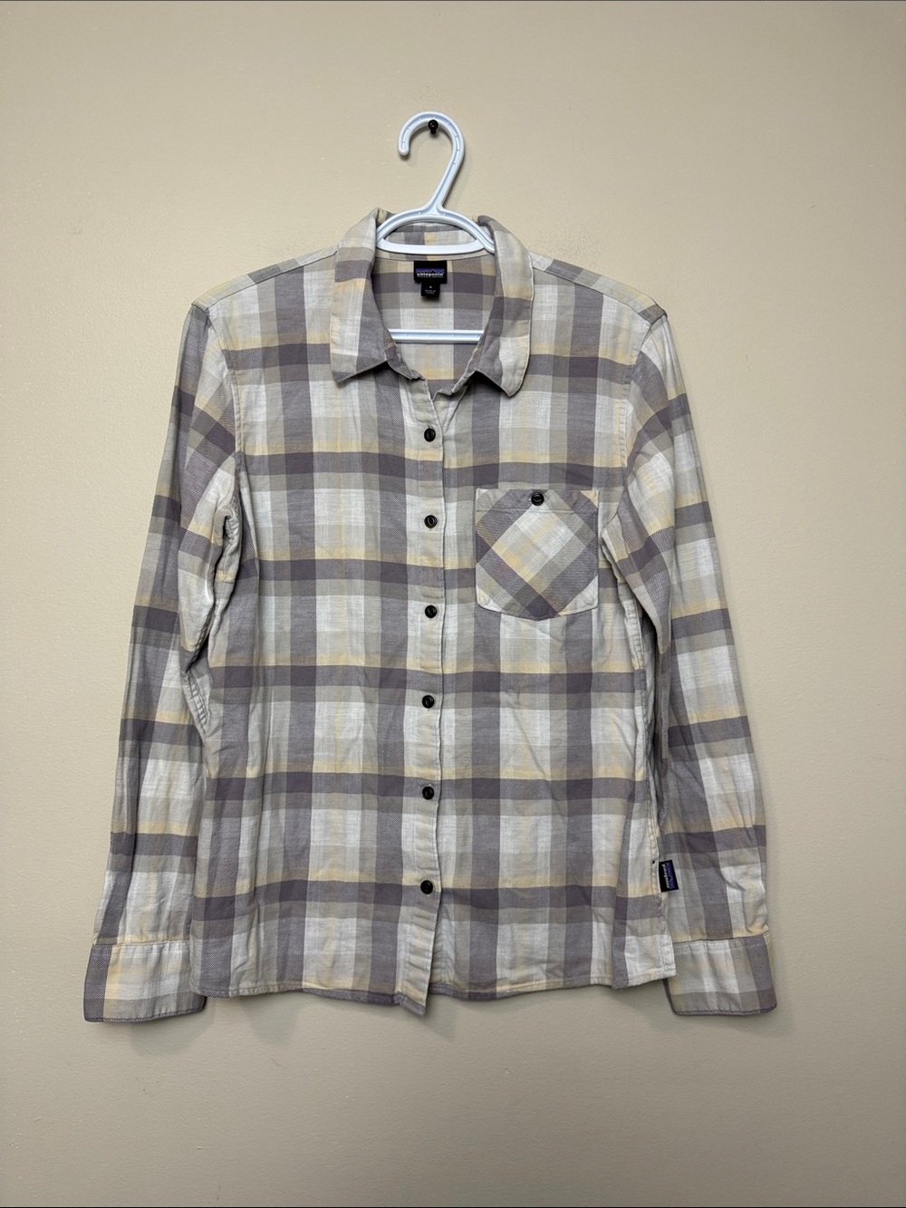 Patagonia Plaid Button-Down Shirt size S